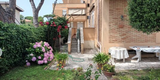 ANZIO / LAVINIO APPARTAMENTO CON GIARDINO A POCHI PASSI DAL MARE