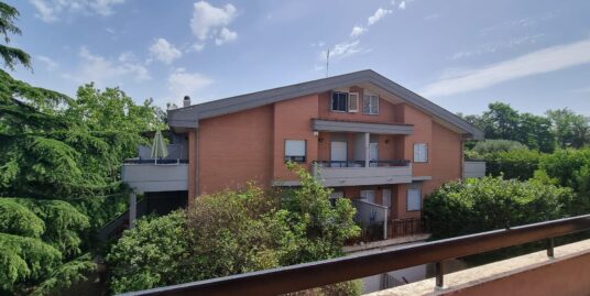 ANZIO LAVINIO VIA DELLE GINESTRE ELEGANTE VILLA TRIFAMILIARE